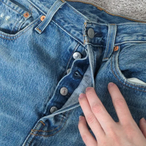 Levi's 501 distressed jeans 28x28 - Picture 6 of 9